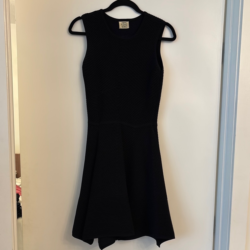 Roni Kobo Elegant Black Sleeveless Dress